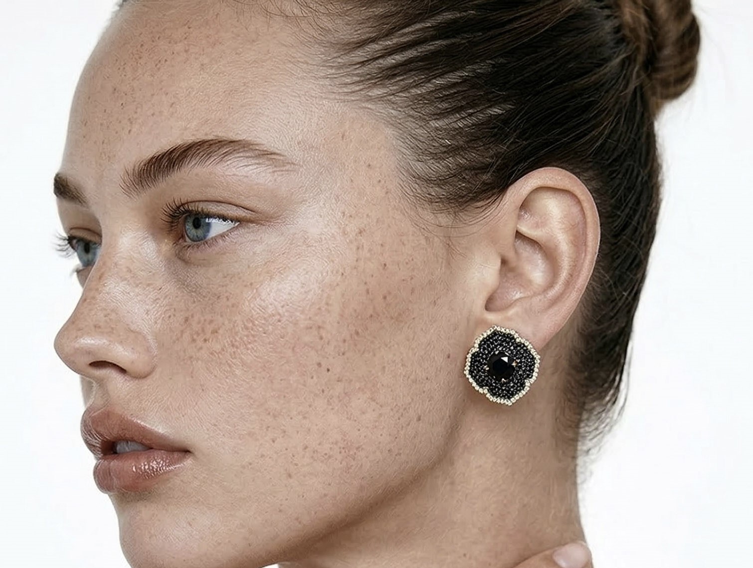 Brinco Stud Fleur de Minuit